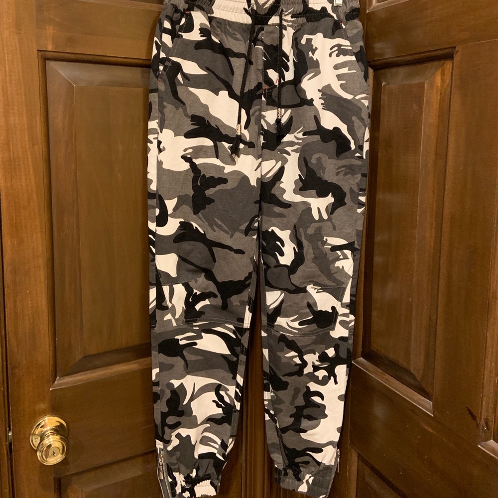 women’s camo cargo pants